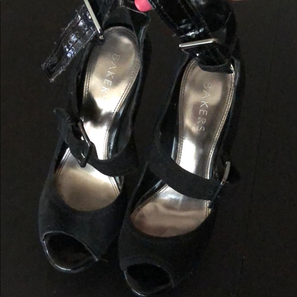 Bakers black stiletto peap toe strapped pumps